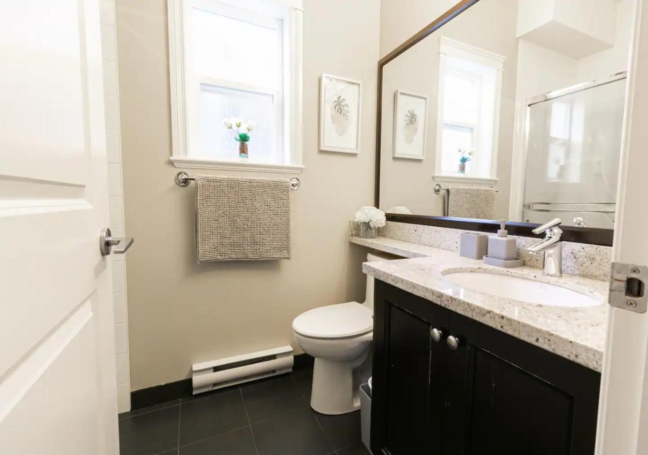 Bellamy Manor Large Home With 5Beds! In Langford 빅토리아 외부 사진