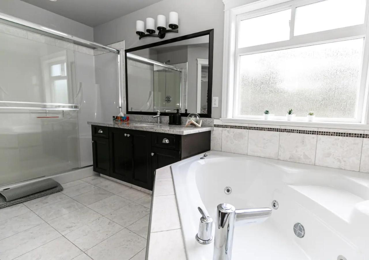 Bellamy Manor Large Home With 5Beds! In Langford 빅토리아 외부 사진